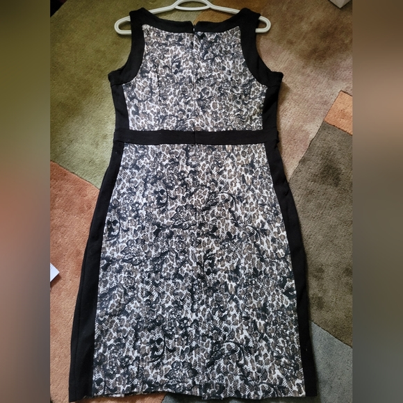 Liz Claiborne size 8 - Picture 3 of 5